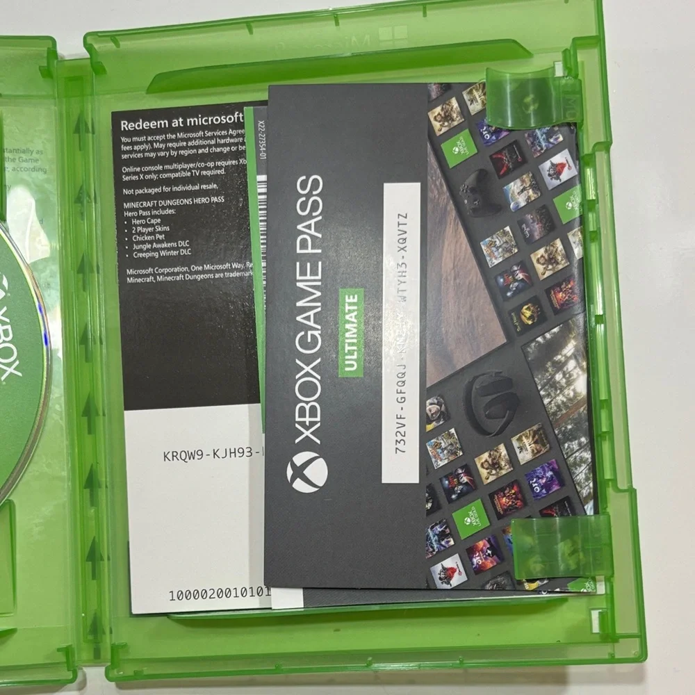 Minecraft Dungeons Hero Edition for Xbox One Great condition - Picture 3 of 4